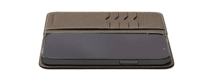 ボナベンチュラのiPhone15 Pro Maxダイアリーケース のシュリンクレザーの平置き（横側）