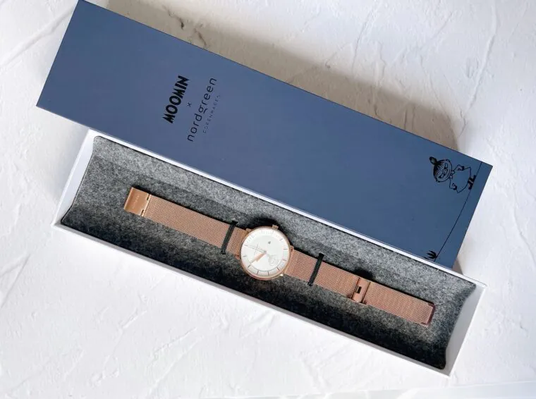 ノードグリーンのムーミンコラボ腕時計のオリジナルデザインケースと時計